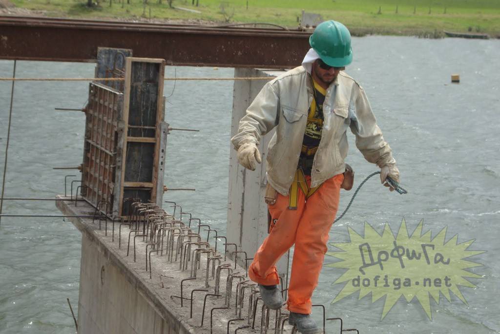 ภาพการใช้ชีวิตแบบเสี่ยงๆ ไม่มีลิมิตชีวิตเกินร้อย