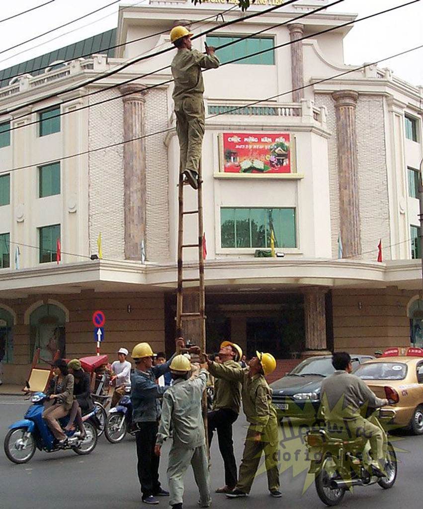 ภาพการใช้ชีวิตแบบเสี่ยงๆ ไม่มีลิมิตชีวิตเกินร้อย