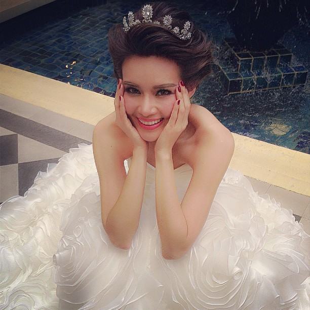 ญาญ่าญิ๋ง กับชุดแต่งงาน หวานหยดย้อย จาก Finale Wedding Magazine