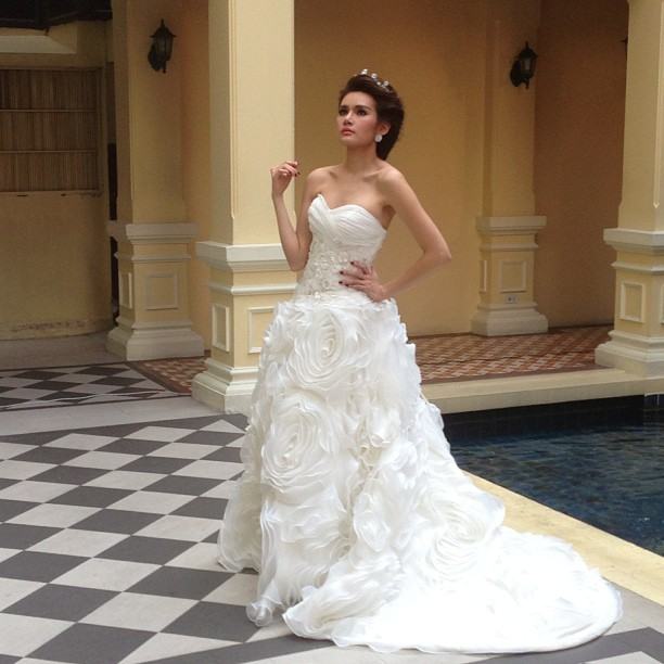 ญาญ่าญิ๋ง กับชุดแต่งงาน หวานหยดย้อย จาก Finale Wedding Magazine