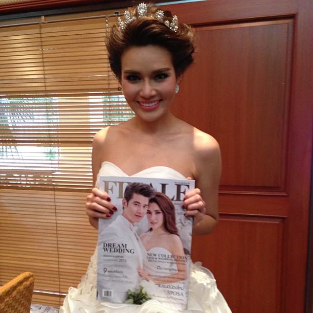 ญาญ่าญิ๋ง กับชุดแต่งงาน หวานหยดย้อย จาก Finale Wedding Magazine