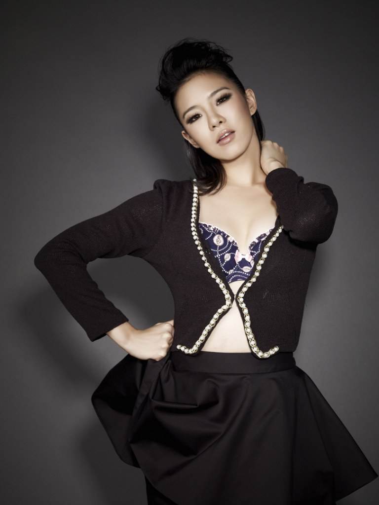 เธอคือสาวมั่น และ สาวทรงเสน่ห์ : คริส หอวัง