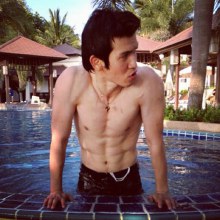 เขาเป็นใครดิฉันไม่รู้คะ รู้แต่ว่าเวลาดิชั้นดูรูปเค้าแล้ว ซื้ด อ้า คะ อิอิ