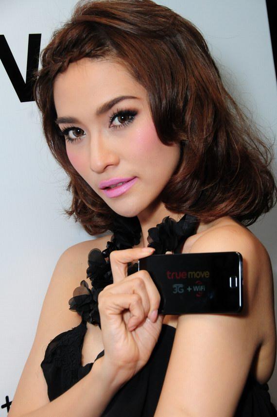 พี่พลอย กับ น้องแพนเค้ก ความเหมือนที่แตกต่างในวงการบันเทิง 2555-2556