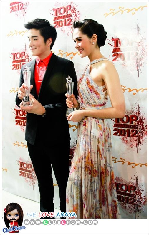 ชมพู่ อารยา รับรางวัลนักแสดงนำหญิงยอดเยี่ยมTop Awards