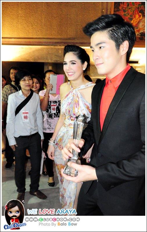 ชมพู่ อารยา รับรางวัลนักแสดงนำหญิงยอดเยี่ยมTop Awards