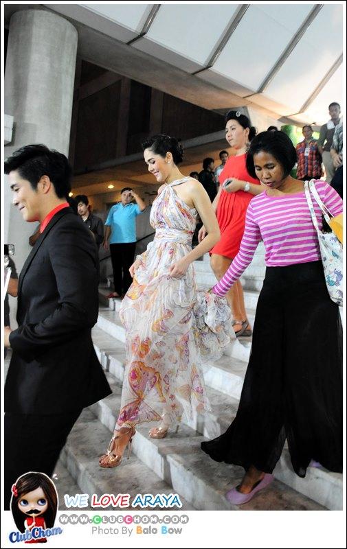 ชมพู่ อารยา รับรางวัลนักแสดงนำหญิงยอดเยี่ยมTop Awards