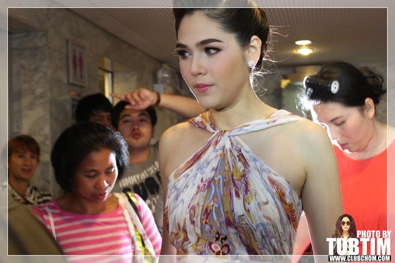 ชมพู่ อารยา รับรางวัลนักแสดงนำหญิงยอดเยี่ยมTop Awards