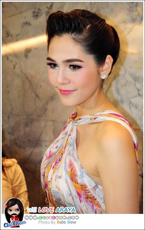 ชมพู่ อารยา รับรางวัลนักแสดงนำหญิงยอดเยี่ยมTop Awards