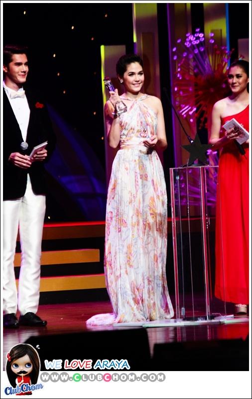 ชมพู่ อารยา รับรางวัลนักแสดงนำหญิงยอดเยี่ยมTop Awards