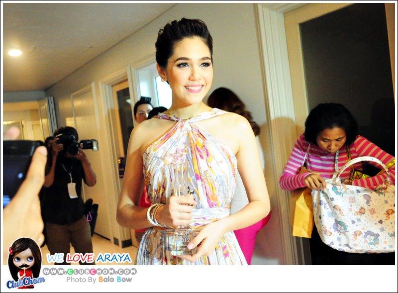 ชมพู่ อารยา รับรางวัลนักแสดงนำหญิงยอดเยี่ยมTop Awards