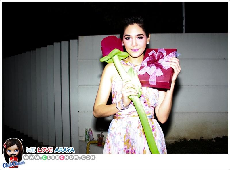 ชมพู่ อารยา รับรางวัลนักแสดงนำหญิงยอดเยี่ยมTop Awards