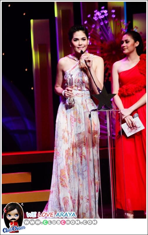 ชมพู่ อารยา รับรางวัลนักแสดงนำหญิงยอดเยี่ยมTop Awards