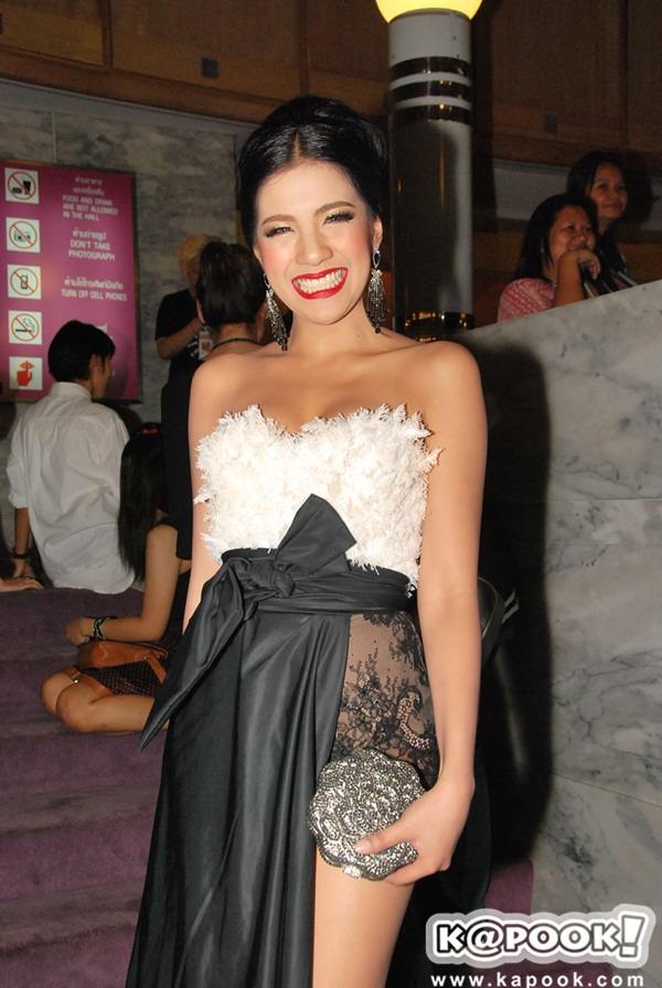 ใบเตย ชุดเกาะอก ใบเตย งาน Top Awards 2012 เซ็กซี่อีกแล้วจ้า