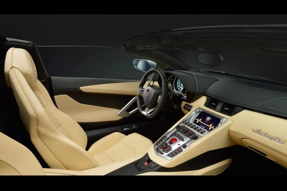 รถในฝันของใครหลายๆคน Lamborghini Aventador LP 700-4 Roadster