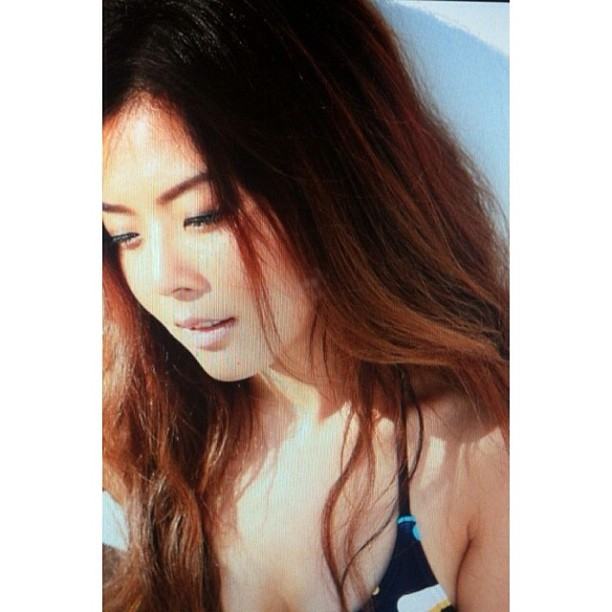 "ลุลา" รีดหุ่นถ่ายชุดว่ายน้ำ