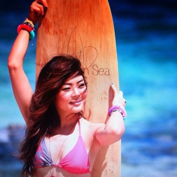 "ลุลา" รีดหุ่นถ่ายชุดว่ายน้ำ