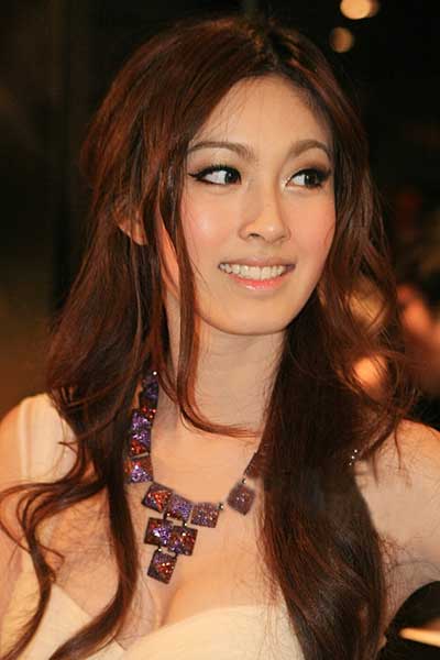 ชุดออกงาน เริ่ดๆ ของปอย ตรีชฎา