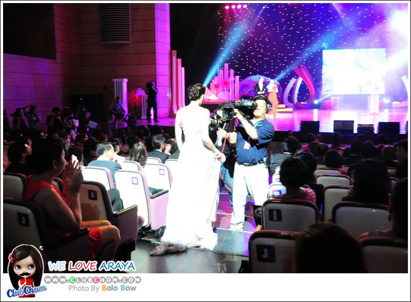 ชมพู่ นั่งวินมอเตอร์ไซด์ ไปรับรางวัล เธอสวดยอด!!!!!