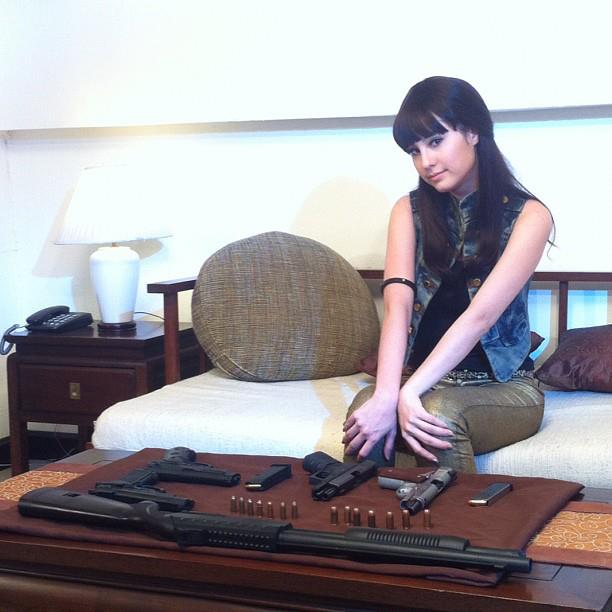 ขวัญ อุษามณี ในลุคสุดเท่ห์