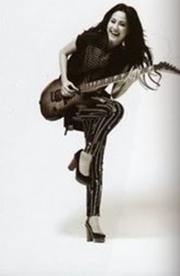 ขวัญ อุษามณี ในลุคสุดเท่ห์