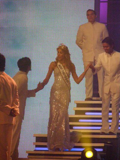 มาดูกัน ประเทศVenezuela เค้าต้อนรับนางงามจักรวาลอย่างไร