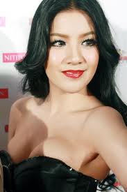 "ใบเตย อาร์สยาม ไม่สน แฟนหวง ยังขอสั้นเสมอหู!!!