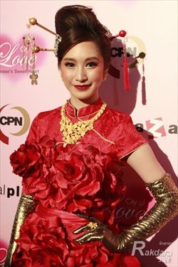 นางเอกวันนี้ที่รอคอยลงตัวที่ ฉัตร