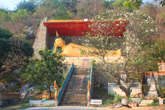 วัดเขาวงกฎ ตำบลสนามแจง อำเภอบ้านหมี่ จังหวัดลพบุรี