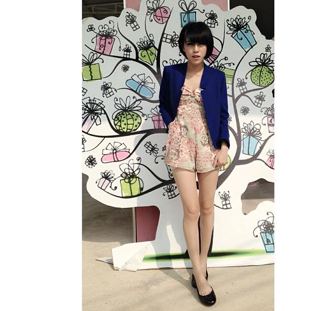 แอปเปิ้ล สีสะเหงี่ยน ไฮโซสาวลาว น่ารักซะ