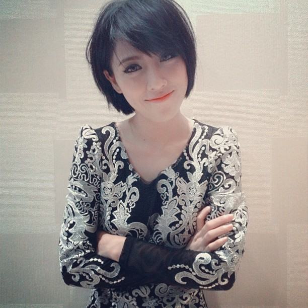 แอปเปิ้ล สีสะเหงี่ยน ไฮโซสาวลาว น่ารักซะ