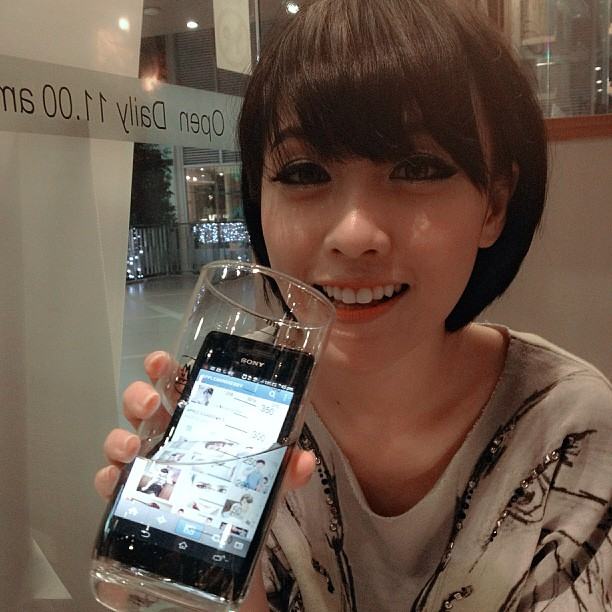 แอปเปิ้ล สีสะเหงี่ยน ไฮโซสาวลาว น่ารักซะ