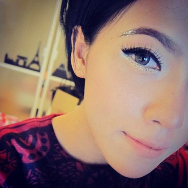 แอปเปิ้ล สีสะเหงี่ยน ไฮโซสาวลาว น่ารักซะ