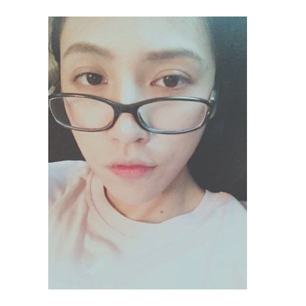 แอปเปิ้ล สีสะเหงี่ยน ไฮโซสาวลาว น่ารักซะ