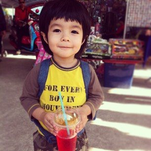 ภาพเบื้องหลัง ทองเนื้อเก้า ลำยอง แซ่บ มันแน่!!!!!