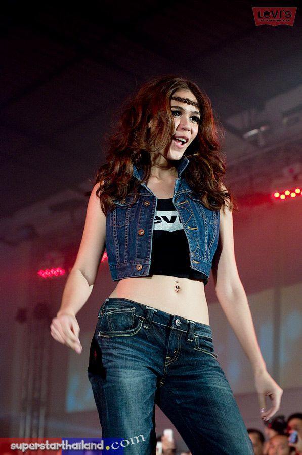 Chompoo Araya : 13/09/11 Levi's "Go Forth"
