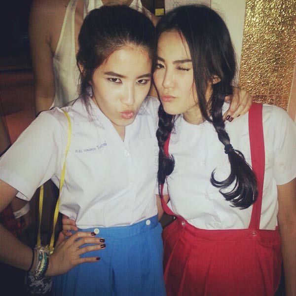 เก็บตก! ปาร์ตี้ชุดนักเรียนของ ไอซ์ - เอมี่ - กิ๊บซี่