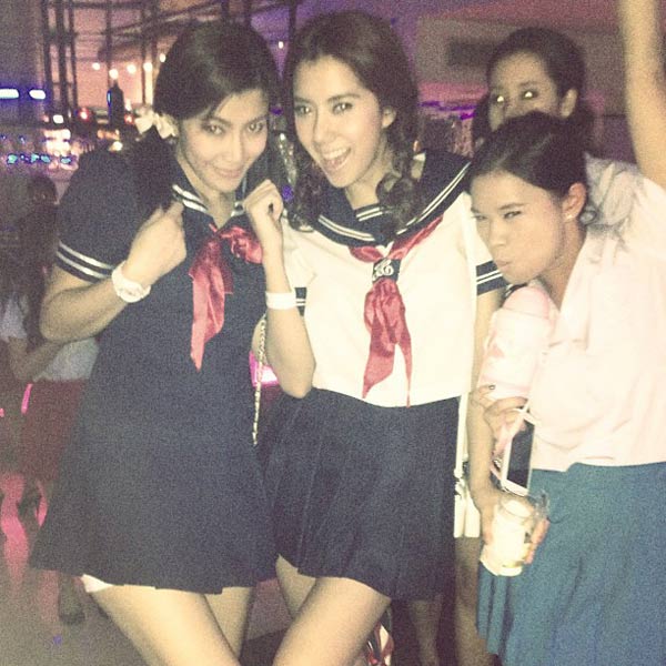 เก็บตก! ปาร์ตี้ชุดนักเรียนของ ไอซ์ - เอมี่ - กิ๊บซี่