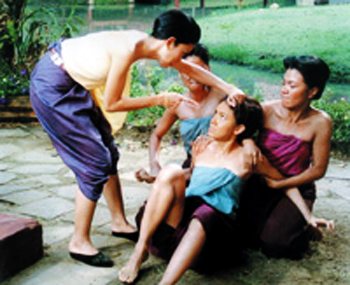 แม่ สาลี่  เล่นได้ แบบว่า น่าตบ มาก ไปไหน มาไหน เกือบโดน ทุเรียน