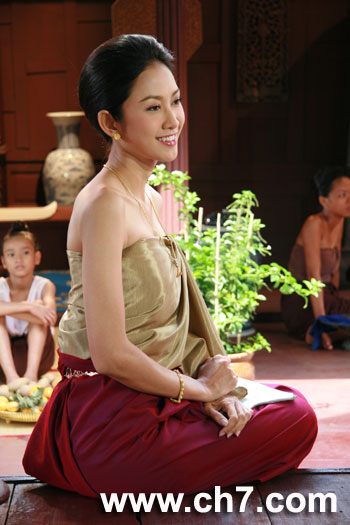 แม่ สาลี่  เล่นได้ แบบว่า น่าตบ มาก ไปไหน มาไหน เกือบโดน ทุเรียน