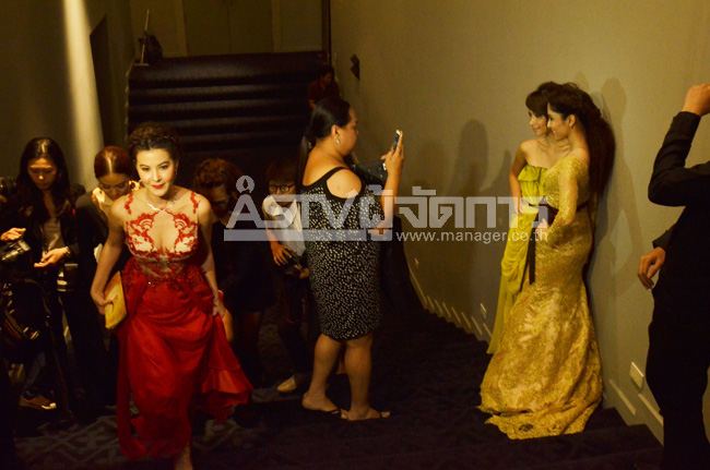 เอาแล้ว เหว๋ยยย ช็อตเด็ด!  &ldquo;ธัญญ่า&rdquo; ป๊ะหน้า &ldquo;พิ้งกี้&rdquo; คางาน &ldquo;คมชัดลึก อวอร์ด&rdquo; แต่เชิ่ดใส่กัน