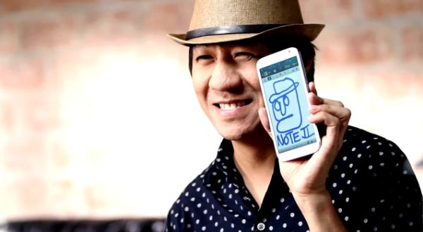 และในขณะที่โน้ส โฆษณาให้ Note II