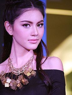 ใหม่ ดาวิกา โฮร์เนส์