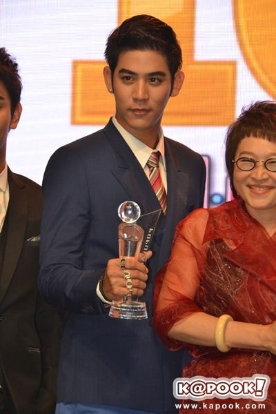 ดาราสาวในชุดราตรี สุดแซ่บ งานคมชัดลึก อวอร์ด ครั้งที่ 10