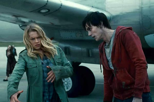 ช่วยเลือกหนังที่จะดูให้หน่อยค่ะ ระหว่าง Beautiful Creatures กับ Warm Bodies ซอมบี้ที่รัก ควรเลือกดูเรื่องไหนดี