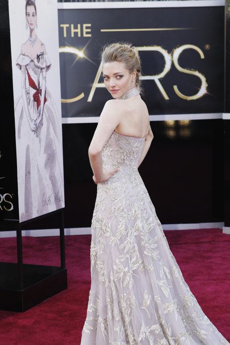 ชุดสวยๆ บนพรมแดง ออสการ์ 2013 (ใคร...เจิด ใคร...ดับ มาดูกัน)