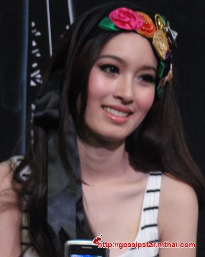 ปอย ตรีชฎา