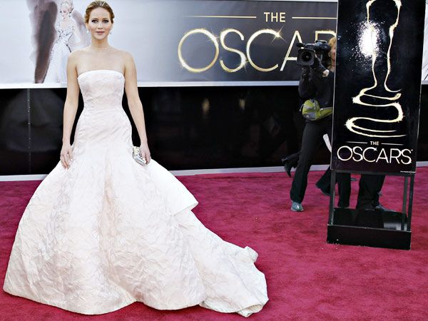 เจนนิเฟอร์ ลอว์เรนซ์ ดารานำหญิงออสการ์ สวยสง่าบนพรมเเดง