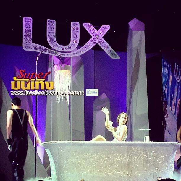 พลอย เฌอมาลย์ เป็นลมคางานอีเว้นท์