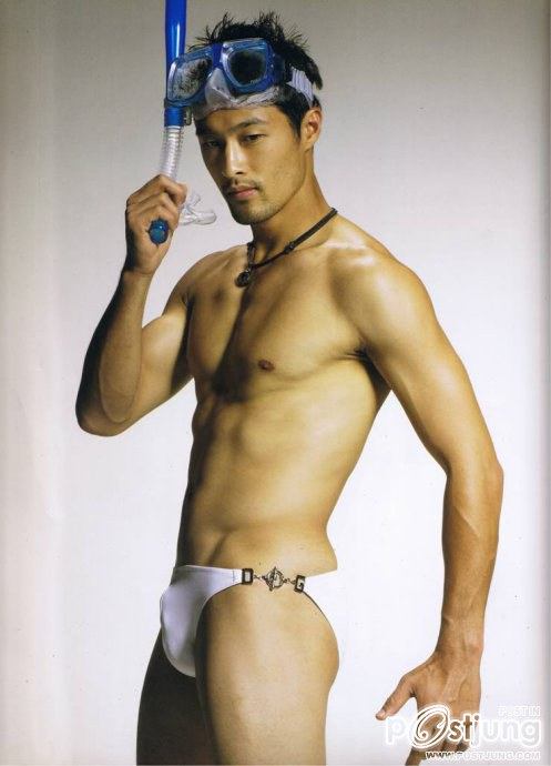 จอนนี่ เหงี๋ยนดาวร้ายหน้าหล่อกับมาดเท่ๆ